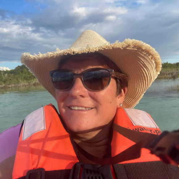 Meet your Posher, Monica - Picture 1 of 1